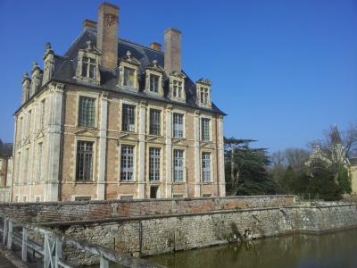 Chateau La ferté  St Aubin aile